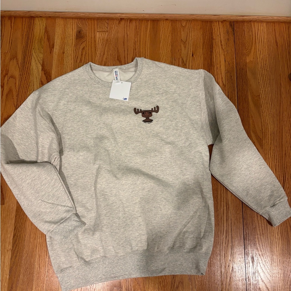 NWT CHRISTMAS VACATION Jerzees Light Gray Crewneck Sweater with Moose Design